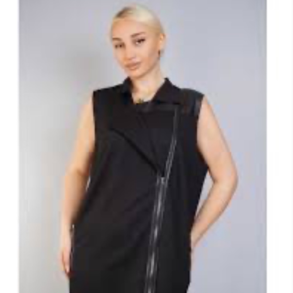 Atmosphere Full Front and Sise Pocket Zipper Long Vest. Size 6(914)